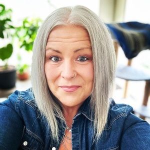 Meet your Posher, Angela